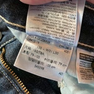 Levi’s 518 Super Low in Excellent Condition 💙